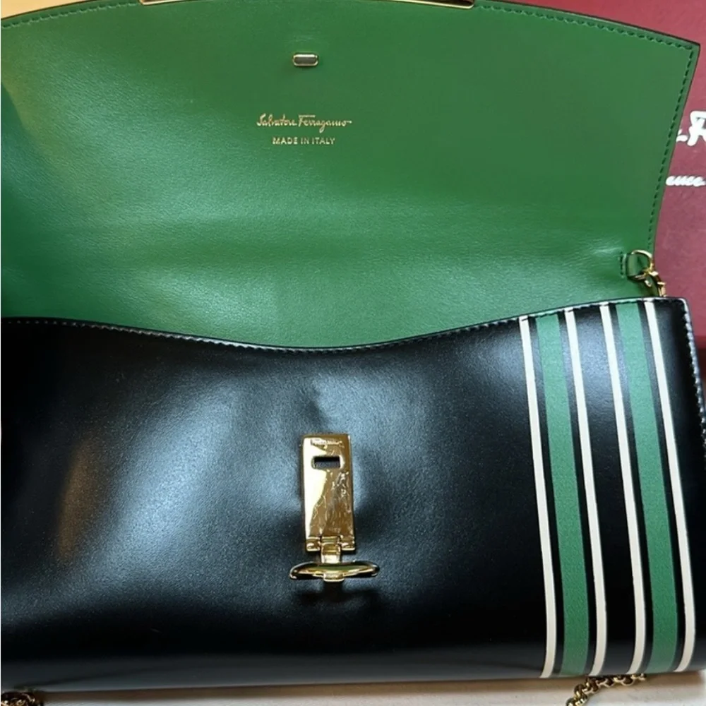 Vintage Salvatore Ferragamo Gancini‎ Flap Printed Flowers Leather Clutch Bag